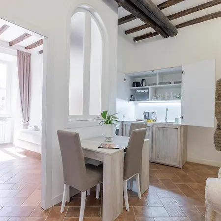 Mommy's - Pantheon House *