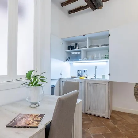 Mommy's - Pantheon House *