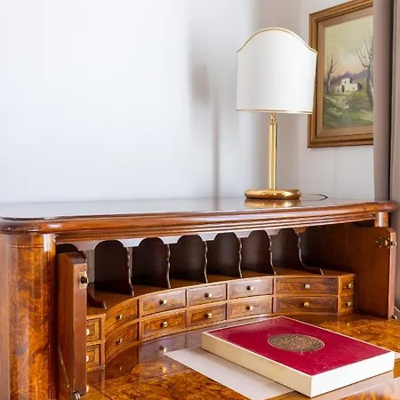 Mommy's - Pantheon House