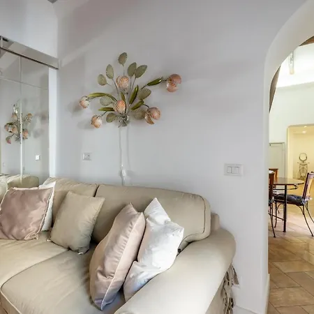 Mommy's - Pantheon House