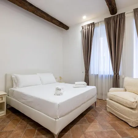 Mommy's - Pantheon House *